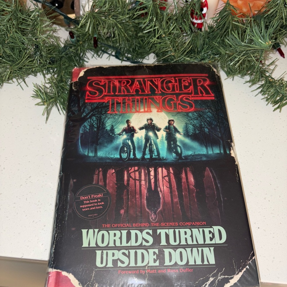 Stranger things book - Picture 2 of 6